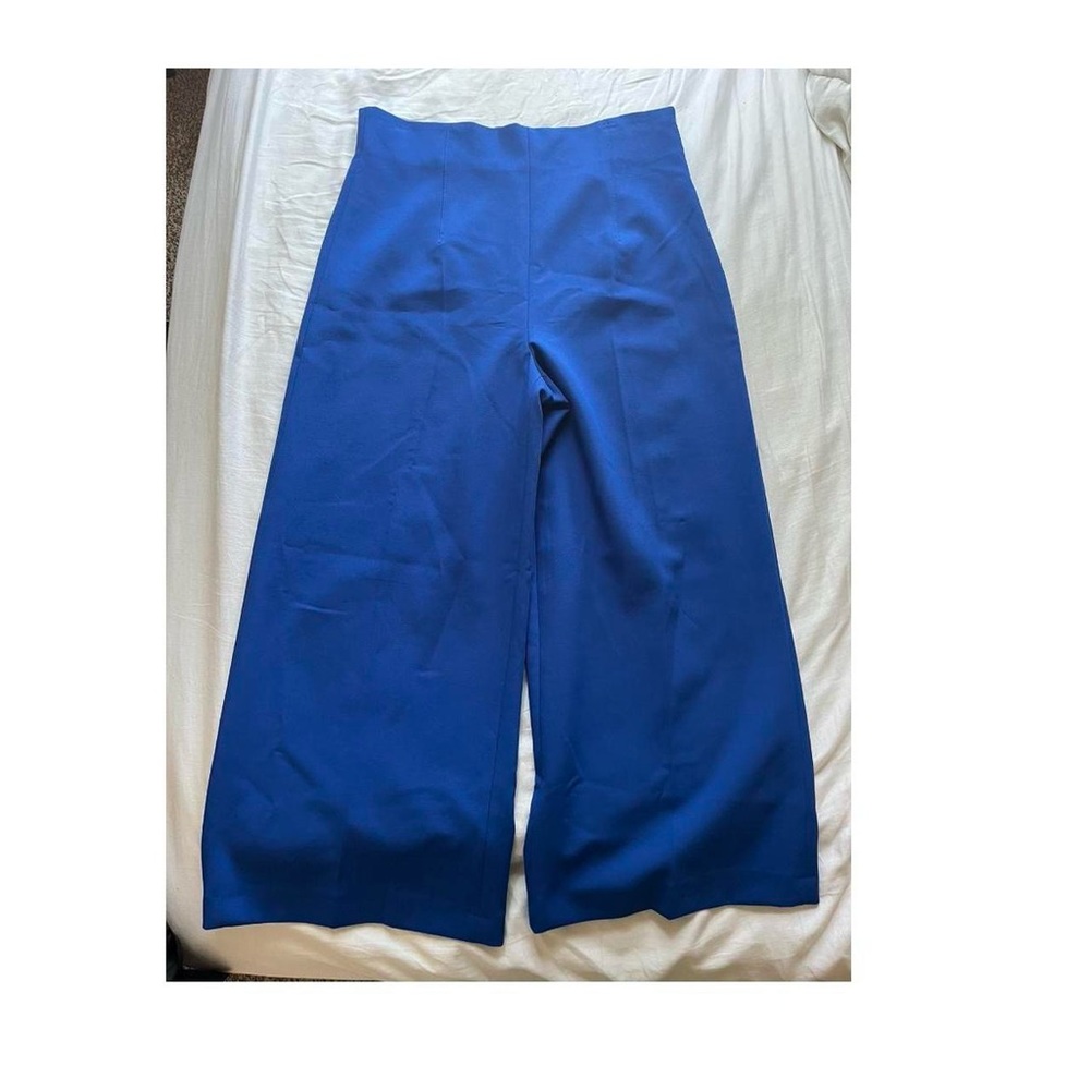 Zara Flowy high-waisted pants. Straight leg. Side hidden in-seam zip closure
